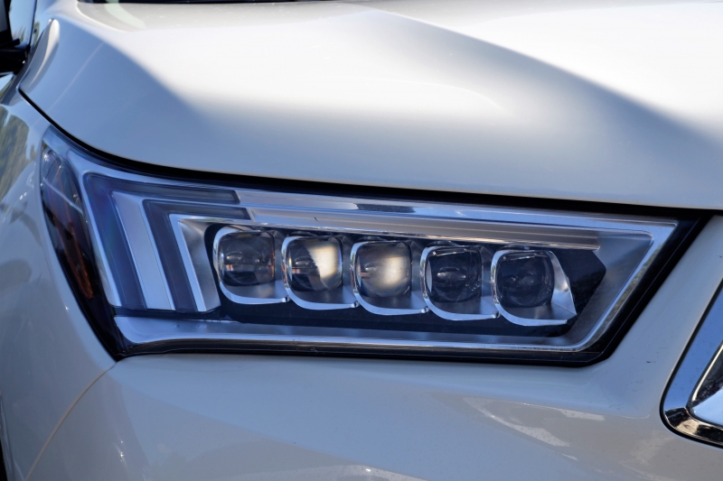 automobile-MASSOINS-min_acura-headlamp-2834131